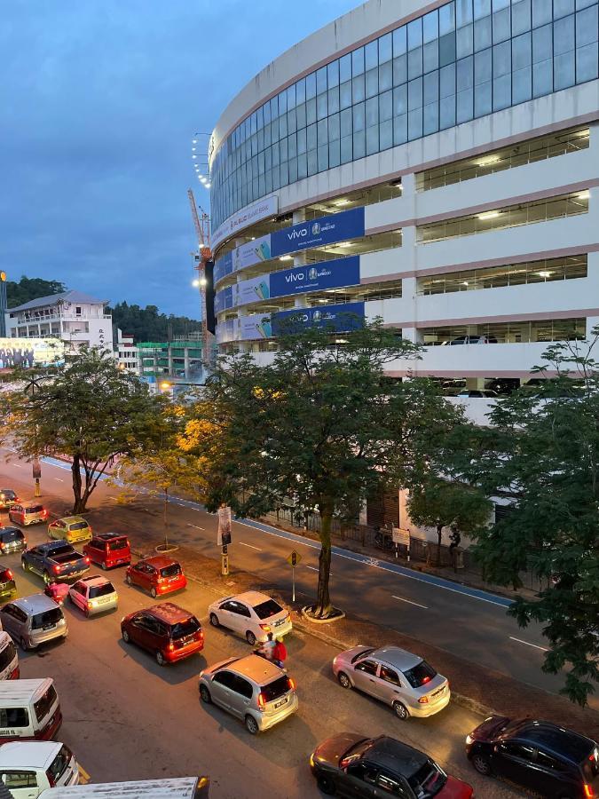 Escape Backpackers Kk Hostel โกตาคินาบาลู ภายนอก รูปภาพ