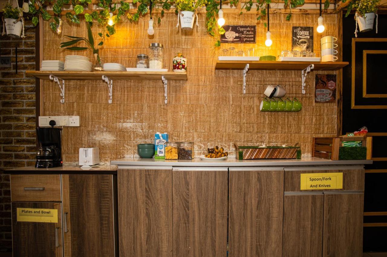 Escape Backpackers Kk Hostel โกตาคินาบาลู ภายนอก รูปภาพ