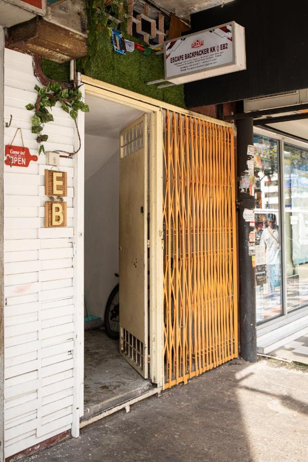 Escape Backpackers Kk Hostel โกตาคินาบาลู ภายนอก รูปภาพ