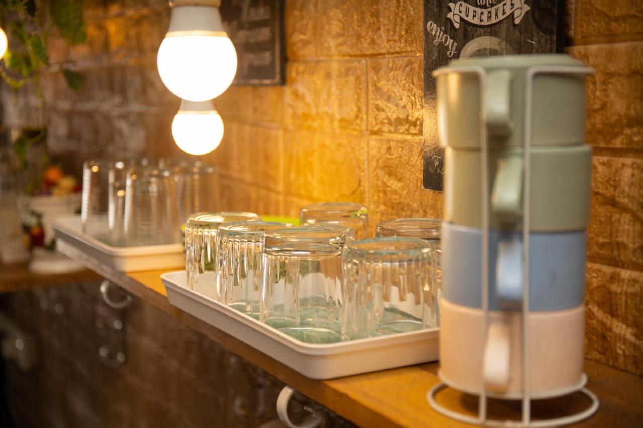 Escape Backpackers Kk Hostel โกตาคินาบาลู ภายนอก รูปภาพ