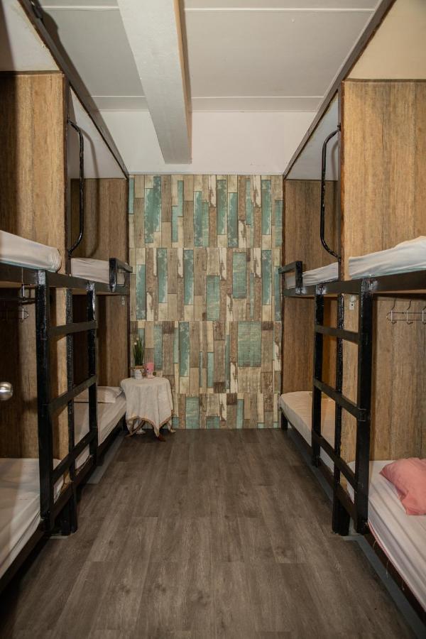 Escape Backpackers Kk Hostel โกตาคินาบาลู ภายนอก รูปภาพ